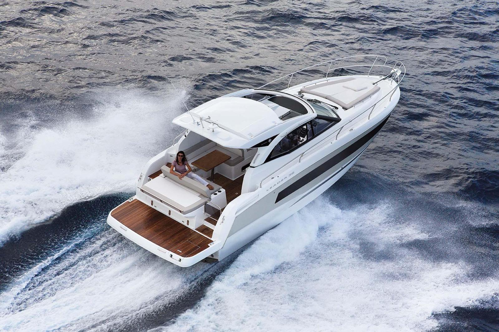 bateau JEANNEAU IN BORD