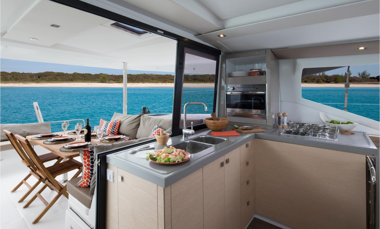 catamaran Lucia
